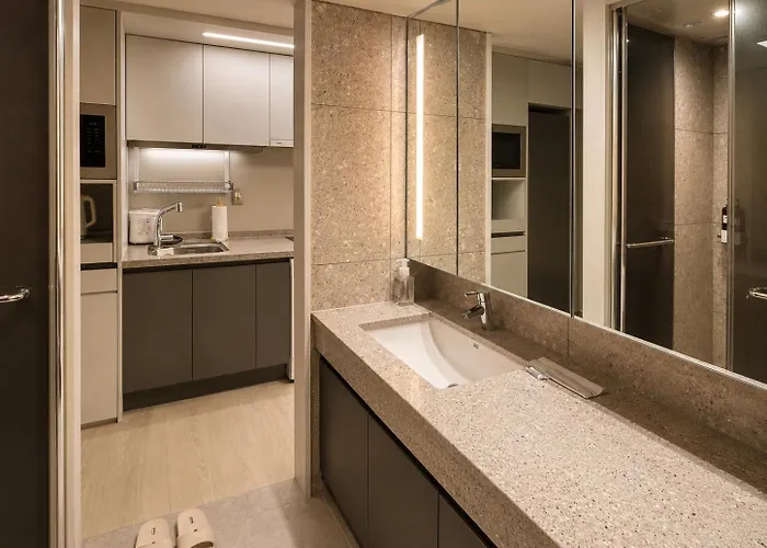 Yeouido Signity Living 311 * 서울특별시